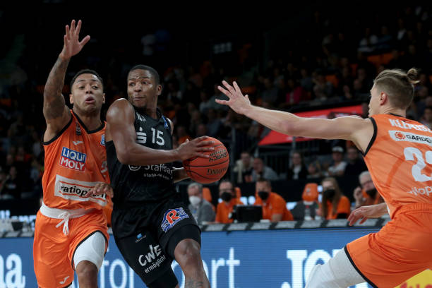 他用实际行 他用实际行